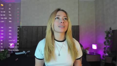 Snapshot of lanaamills chatting on December 2025 03:55:01 AM Lana online show from December 2025 03:55:01 AM