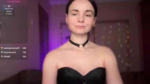 Lana online show from November 2025 10:01:01 PM