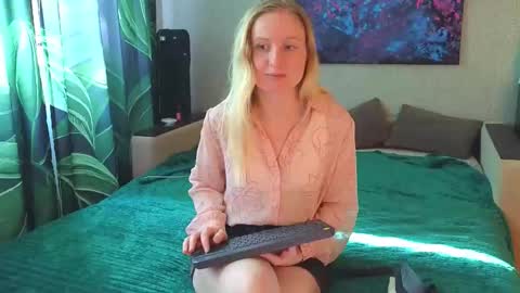 LanaviSmith online show from May 2026 06:08:01 AM
