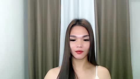 Snapshot of lanawyatt_ chatting on February 2025 09:35:02 PM lanawyatt_ online show from February 2025 09:35:02 PM