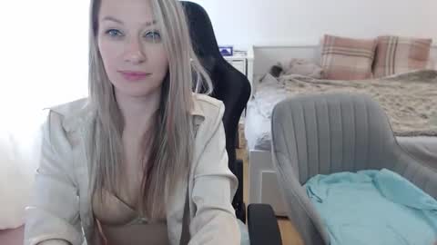 Snapshot of lara_c_rau chatting on September 2025 11:21:02 AM Lara online show from September 2025 11:21:02 AM