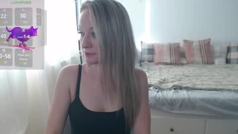 Snapshot of lara_c_rau chatting on September 2025 02:28:01 PM Lara online show from September 2025 02:28:01 PM