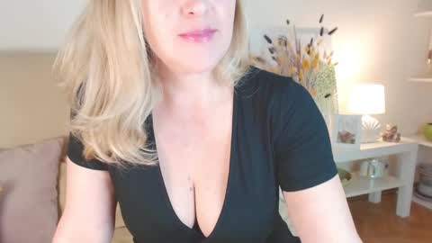 lara_fisher online show from November 2025 04:45:02 PM