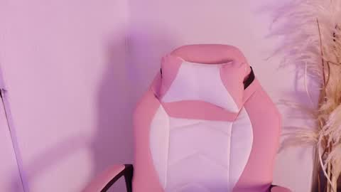 Snapshot of lara_gil_ chatting on December 2025 08:48:01 PM Lara Gill online show from December 2025 08:48:01 PM