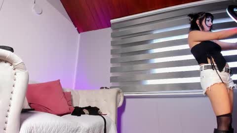 lara_reynolds_ online show from February 2026 09:03:02 PM