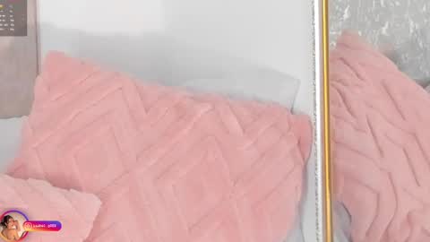 Lara  online show from September 2025 01:46:01 PM