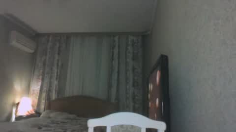 laramrs online show from April 2026 07:58:01 PM