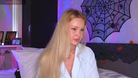 Snapshot of larine_morgan chatting on October 2025 03:07:02 AM LarineGMT7 UTC6 online show from October 2025 03:07:02 AM