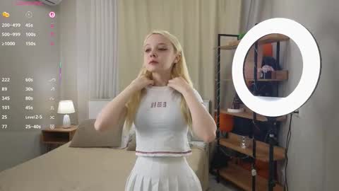 Emilia for my friends Amy online show from November 2025 01:15:02 AM