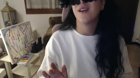 Auri online show from March 2025 10:42:01 PM