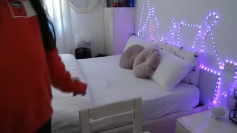 Auri online show from May 2026 09:37:01 AM