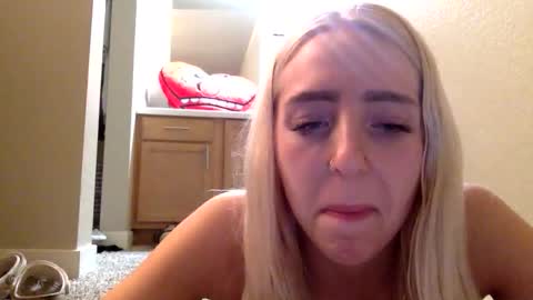 Snapshot of latenightkash chatting on February 2026 08:45:01 AM Roxy blue online show from February 2026 08:45:01 AM