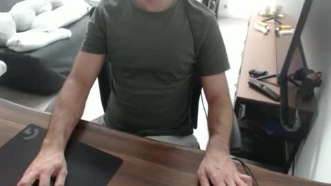 Snapshot of latexdave84 chatting on June 2026 01:17:02 PM latexdave84 online show from June 2026 01:17:02 PM