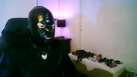 latexminheadroom online show from October 2025 02:12:01 AM
