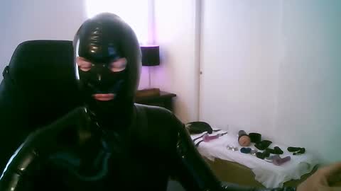 latexminheadroom online show from December 2025 08:27:02 PM