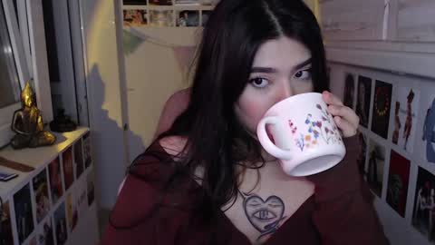 Snapshot of latina_mia chatting on December 2024 03:37:02 PM miiiiiiaaaa online show from December 2024 03:37:02 PM