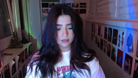 Snapshot of latina_mia chatting on December 2024 12:39:02 AM miiiiiiaaaa online show from December 2024 12:39:02 AM