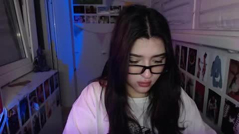 Snapshot of latina_mia chatting on February 2025 08:56:01 PM miiiiiiaaaa online show from February 2025 08:56:01 PM