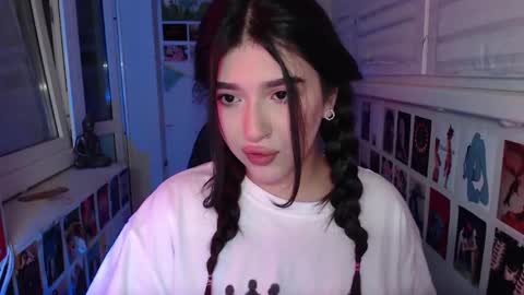 Snapshot of latina_mia chatting on February 2025 02:56:02 AM miiiiiiaaaa online show from February 2025 02:56:02 AM