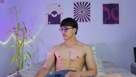 Snapshot of latinguyxl chatting on September 2025 12:15:01 AM Logan online show from September 2025 12:15:01 AM