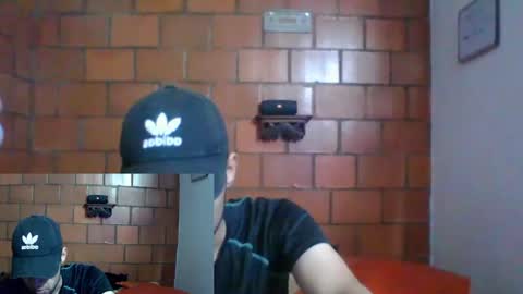 Snapshot of latinmansmoking chatting on September 2025 03:43:01 AM latinmansmoking online show from September 2025 03:43:01 AM