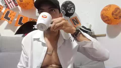 latinmartin254 online show from November 2025 01:35:02 PM