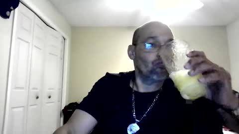 Snapshot of latinoinfla chatting on May 2026 10:15:02 PM latinoinfla online show from May 2026 10:15:02 PM