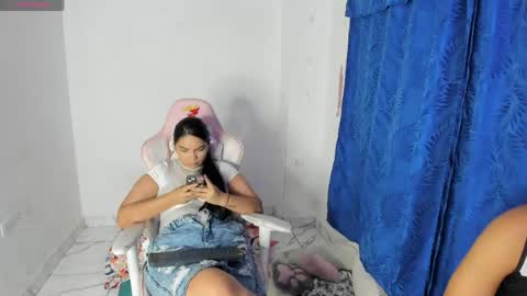 Snapshot of latinos_couples chatting on April 2026 06:07:01 AM James and Sara online show from April 2026 06:07:01 AM