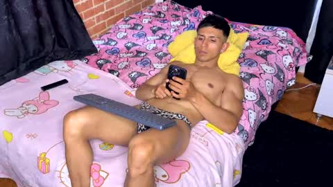 latinosadictosalsexo online show from April 2026 09:39:33 PM