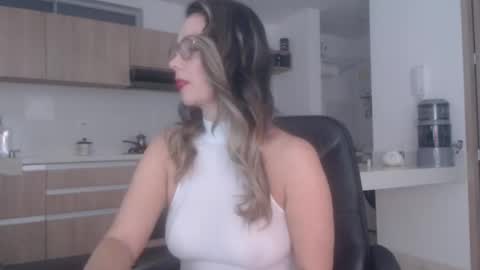 Snapshot of latinpaprika chatting on April 2026 12:02:01 PM latinpaprika online show from April 2026 12:02:01 PM