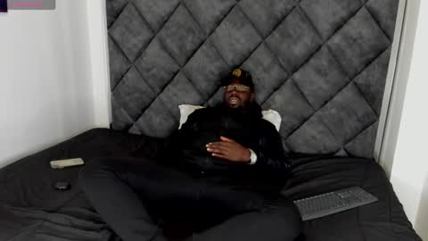 LEANDRO online show from October 2025 04:24:02 AM