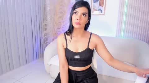 lau_reyes online show from October 2025 12:24:02 PM