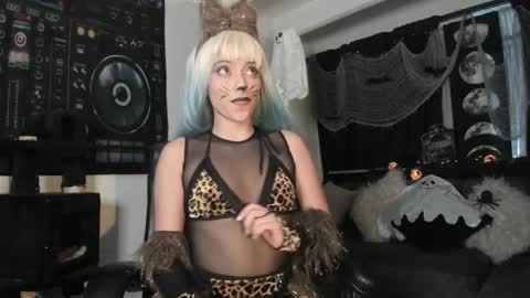 Snapshot of laulopez0 chatting on November 2025 05:10:02 AM Laura Switch Girl online show from November 2025 05:10:02 AM