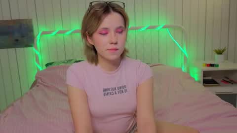 Kylie online show from November 2025 08:21:02 PM