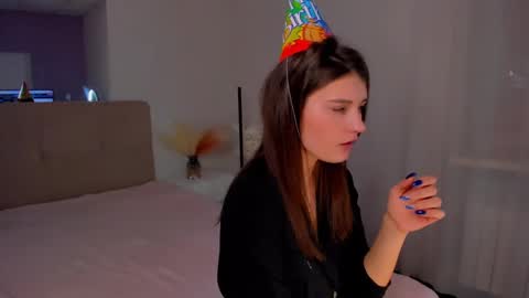 Laura online show from March 2025 09:40:02 AM