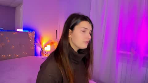 Laura online show from April 2026 07:03:02 AM