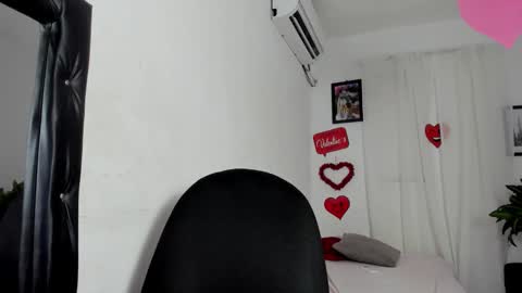 laura_and_kevin online show from February 2026 08:28:01 PM