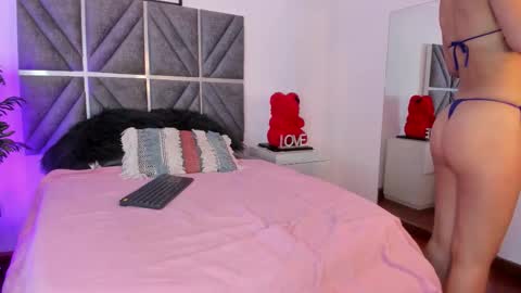 Snapshot of laura_dicardy chatting on September 2025 07:47:02 PM laura_dicardy online show from September 2025 07:47:02 PM