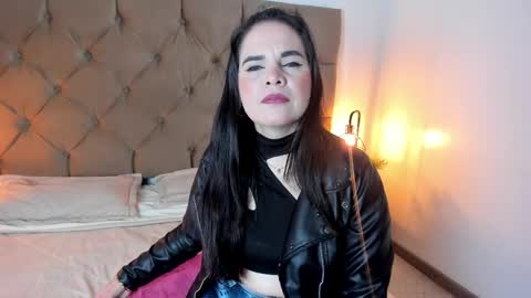 laura hotties online show from March 2026 01:01:01 PM