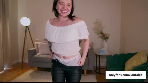 Laura Lee. online show from February 2025 05:44:02 AM