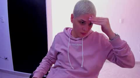 Laura Rose online show from September 2025 03:01:01 PM