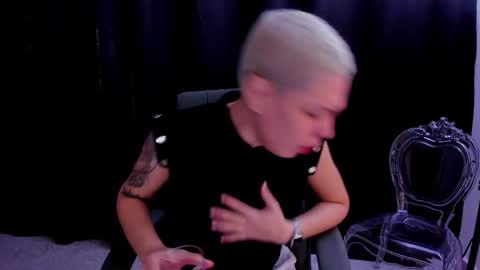 Laura Rose online show from September 2025 01:24:02 PM