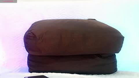 Laura online show from April 2026 04:50:02 AM