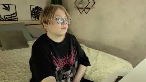 Snapshot of lauraaa_smith chatting on February 2026 08:03:02 AM Laura online show from February 2026 08:03:02 AM