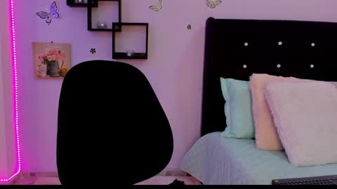 Laura Blue online show from January 2025 12:17:01 AM