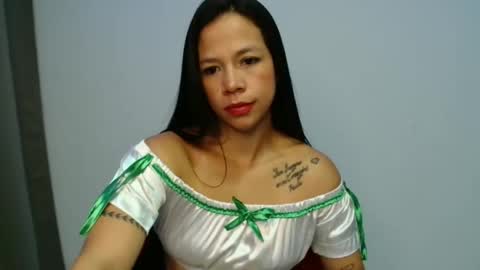 lauracb          online show from April 2026 04:57:01 AM