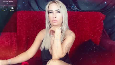 LauraCrystall online show from December 2025 05:20:02 PM