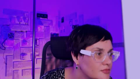 lauradavidsons online show from November 2025 06:41:02 PM