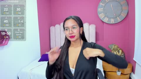 Laura Glowing online show from January 2025 03:12:02 AM