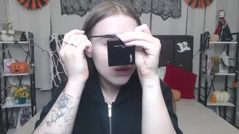 LauraHlot online show from October 2025 05:44:02 PM